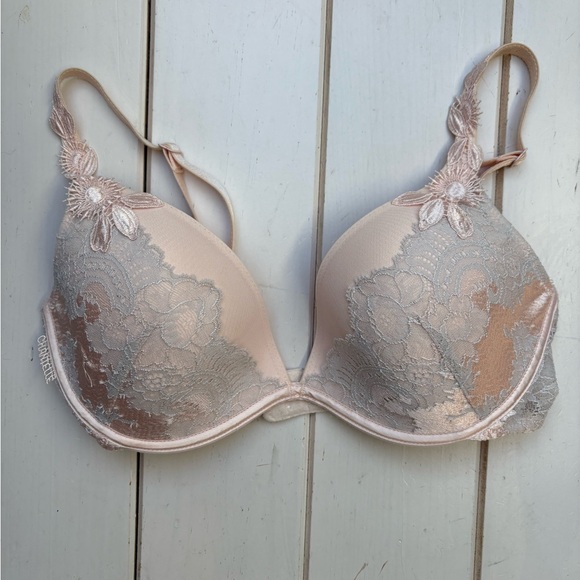 Chantelle Other - Chantelle lace bra 32 D NWOT